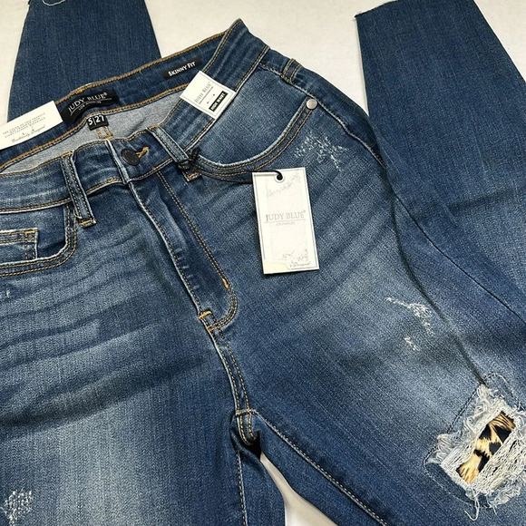 Judy Blue Women’s 5/27 High Waist Skinny Fit Distressed Leopard Patch Jeans NWT - Picture 11 of 11